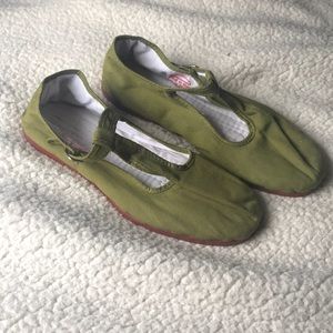 Urban Outfitters Mary Janes size 9